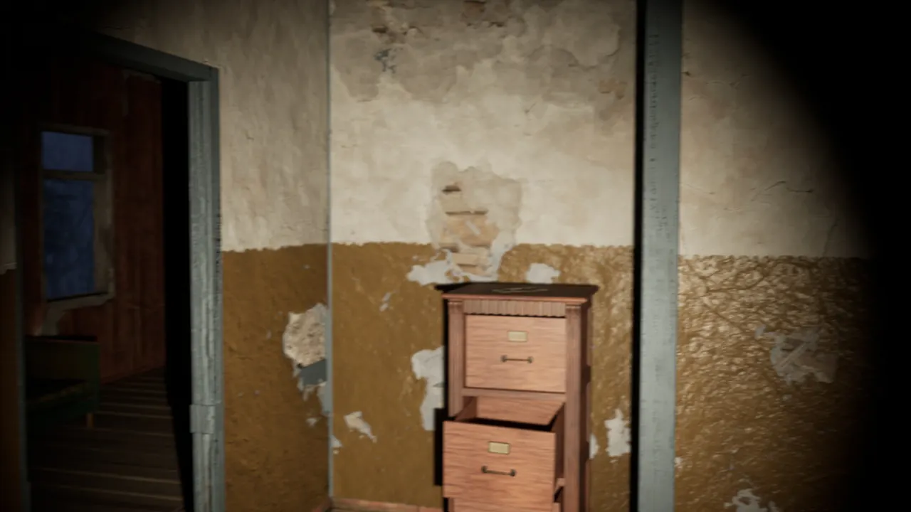 Verlassenes Zimmer mit abblätternder Tapete