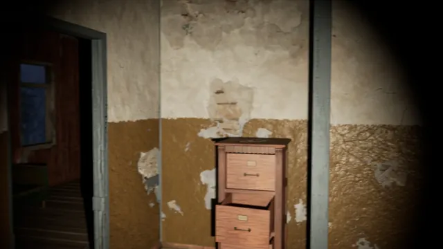 Verlassenes Zimmer mit abblätternder Tapete